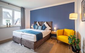 RAW-Flat Meier - Modern - Stylisch - Balkon - Netflix